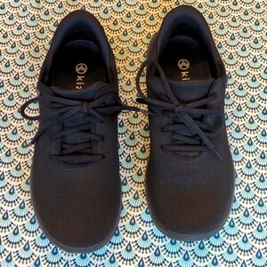 Men's size 9.5 Kizik Madrid Eco Knit Sneakers